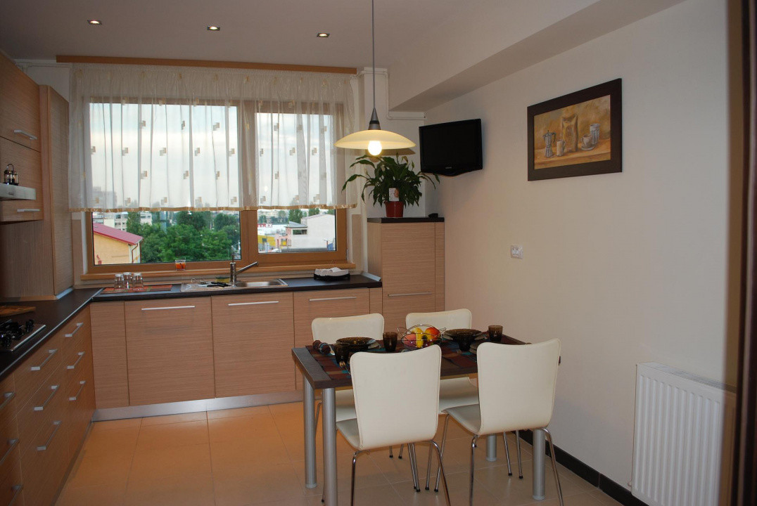 Km. 5 - Sos. Mangaliei, apartament ultramodern, 120 mp., 3 camere