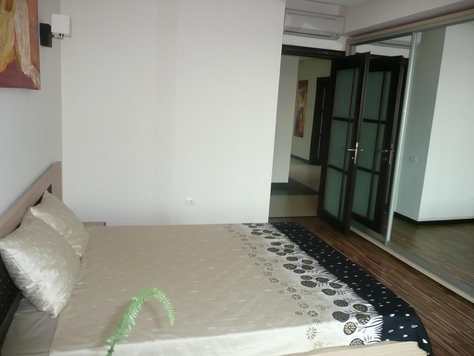 Km. 5 - Sos. Mangaliei, apartament ultramodern, 120 mp., 3 camere