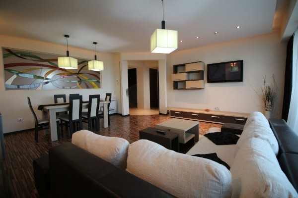 Km. 5 - Sos. Mangaliei, apartament ultramodern, 120 mp., 3 camere