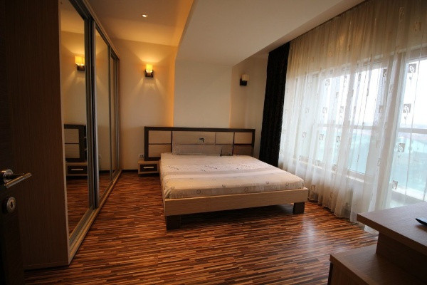 Km. 5 - Sos. Mangaliei, apartament ultramodern, 120 mp., 3 camere