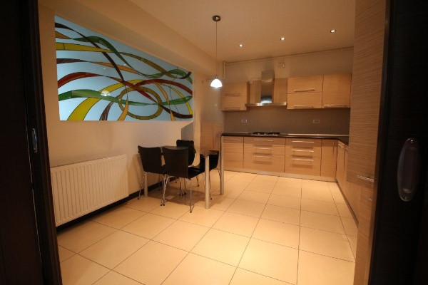 Km. 5 - Sos. Mangaliei, apartament ultramodern, 120 mp., 3 camere