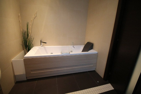 Km. 5 - Sos. Mangaliei, apartament ultramodern, 120 mp., 3 camere