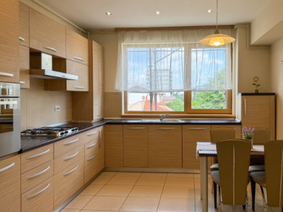 Km. 5 - Sos. Mangaliei, apartament ultramodern, 120 mp., 3 camere