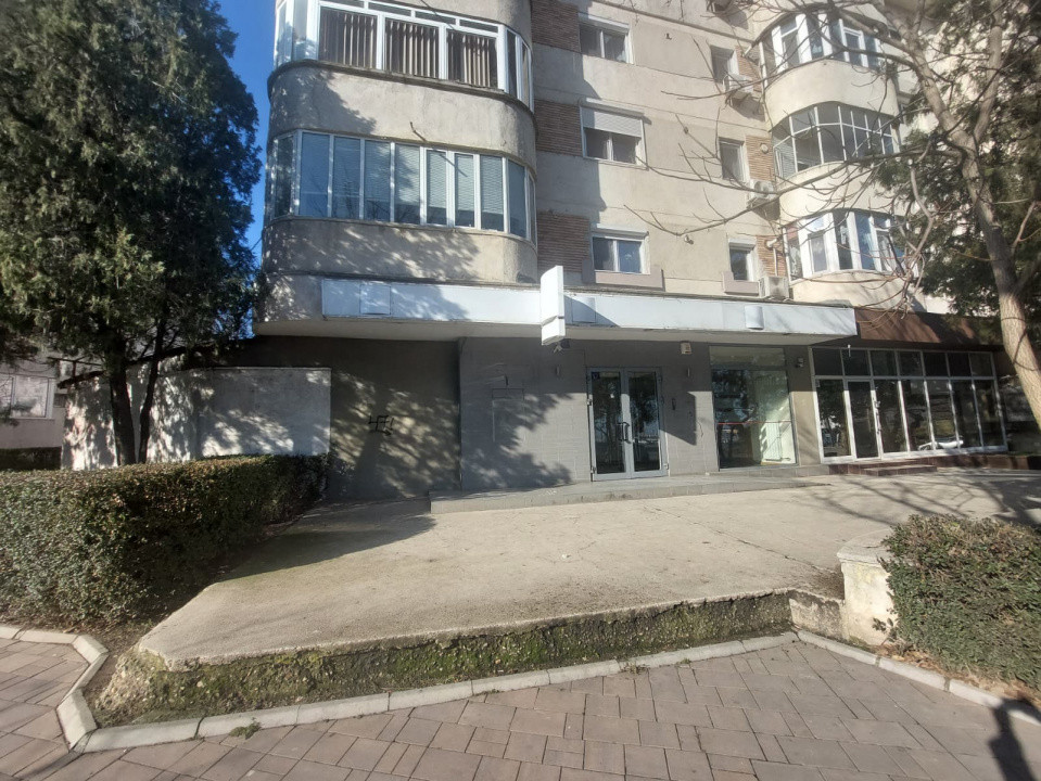 FAR - bd. 1 Mai, spatiu comercial 98 mp.