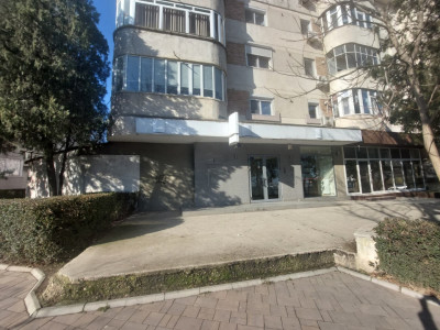 FAR - bd. 1 Mai, spatiu comercial 98 mp.