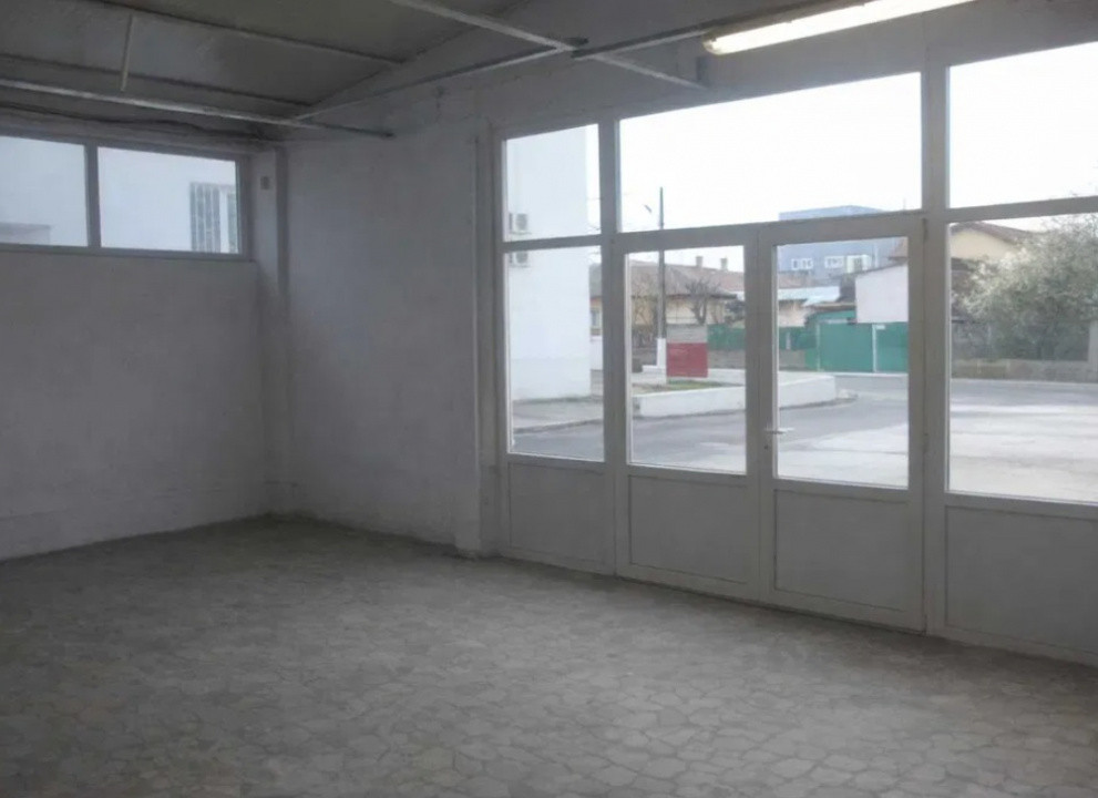 Ovidiu - Centru, spatiu multifunctional 180 mp.