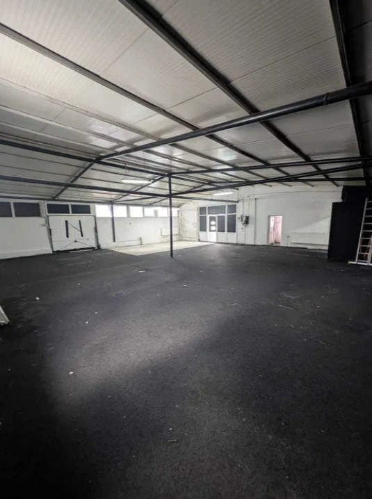 Ovidiu - Centru, spatiu multifunctional 180 mp.