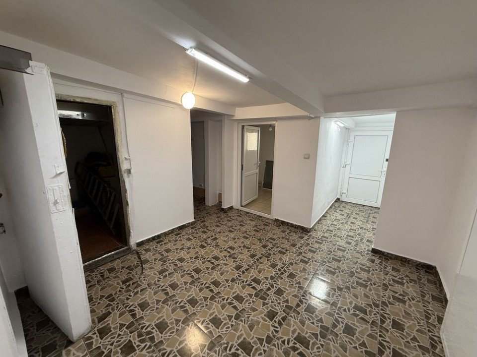 Poarta 6, spatiu comercial 125 mp.