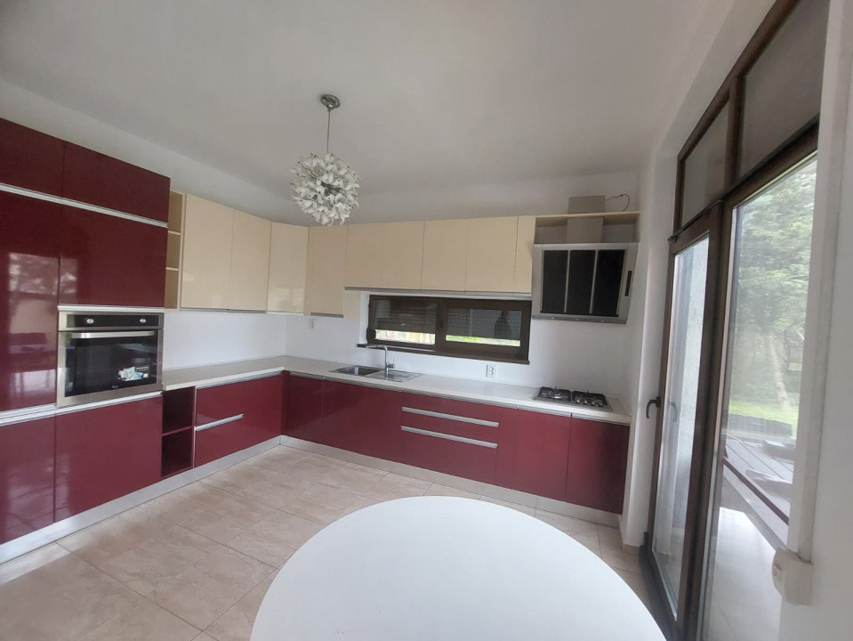Constanta Sud (Lazu), vila P+1, 5 camere, renovata 2026