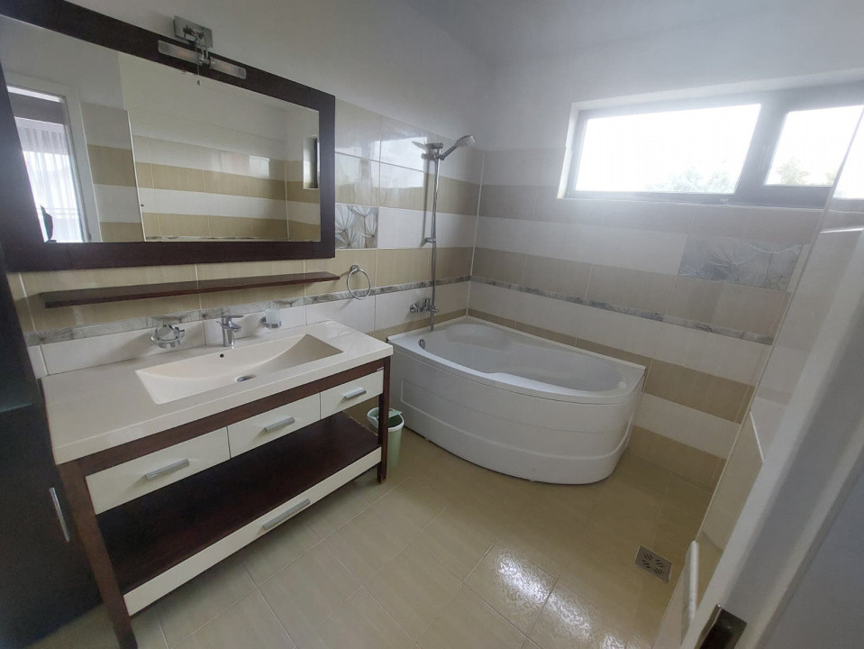 Constanta Sud (Lazu), vila P+1, 5 camere, renovata 2026