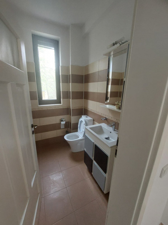 Constanta Sud (Lazu), vila P+1, 5 camere, renovata 2026