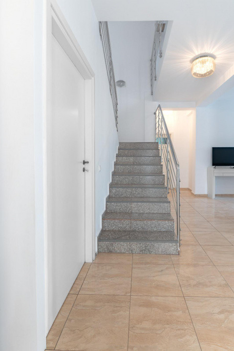 Constanta Sud (Lazu), vila P+1, 5 camere, renovata 2026