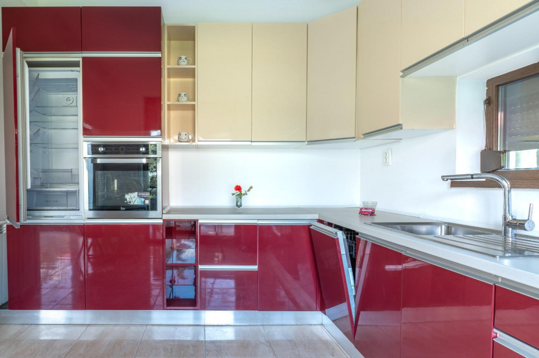 Constanta Sud (Lazu), vila P+1, 5 camere, renovata 2026
