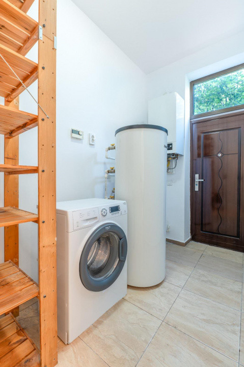 Constanta Sud (Lazu), vila P+1, 5 camere, renovata 2026