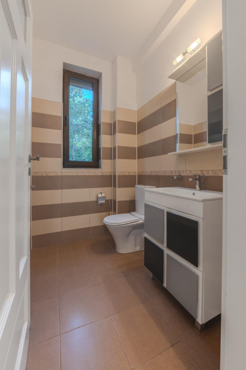 Constanta Sud (Lazu), vila P+1, 5 camere, renovata 2026