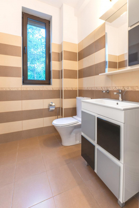 Constanta Sud (Lazu), vila P+1, 5 camere, renovata 2026