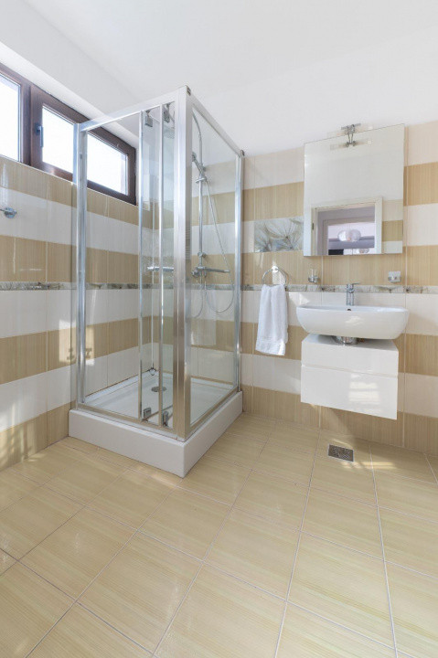 Constanta Sud (Lazu), vila P+1, 5 camere, renovata 2026