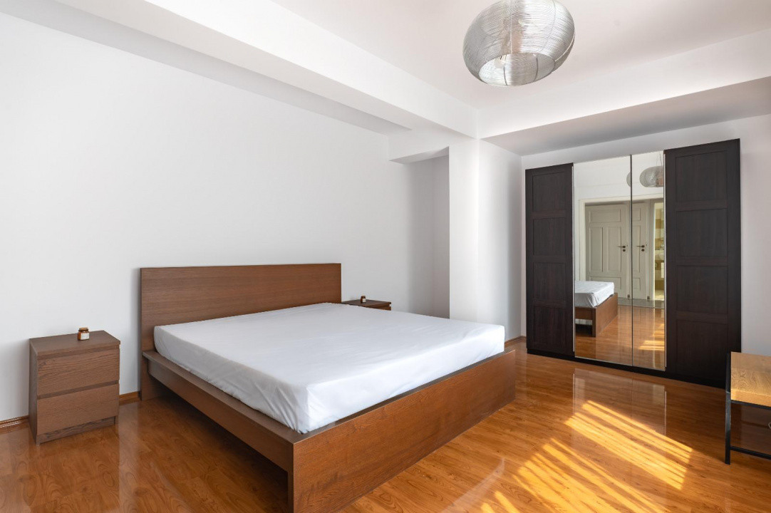 Constanta Sud (Lazu), vila P+1, 5 camere, renovata 2026