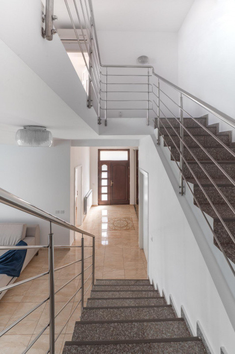 Constanta Sud (Lazu), vila P+1, 5 camere, renovata 2026