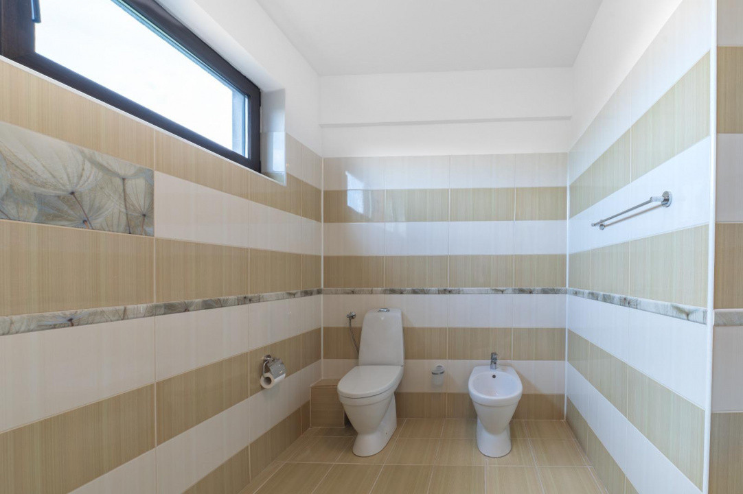 Constanta Sud (Lazu), vila P+1, 5 camere, renovata 2026