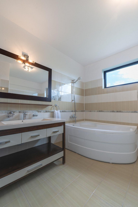 Constanta Sud (Lazu), vila P+1, 5 camere, renovata 2026