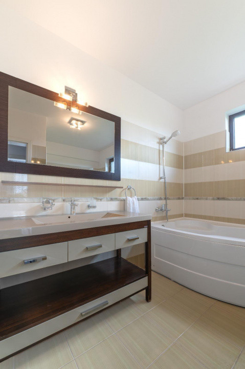 Constanta Sud (Lazu), vila P+1, 5 camere, renovata 2026
