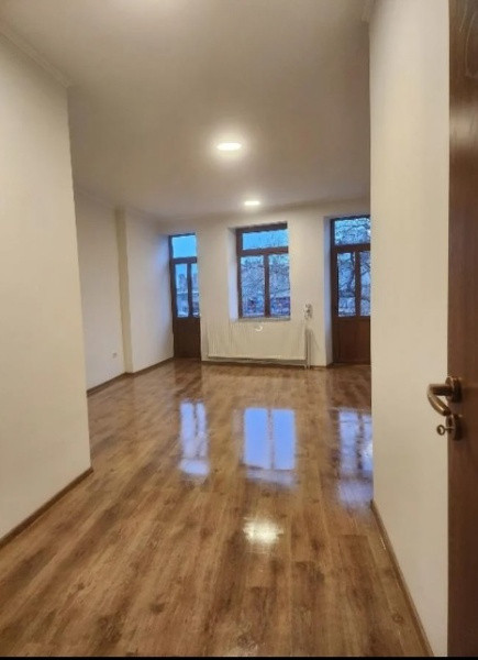 Piata Ovidiu - Centrul Vechi, spatiu IDEAL BIROURI, renovat 2025