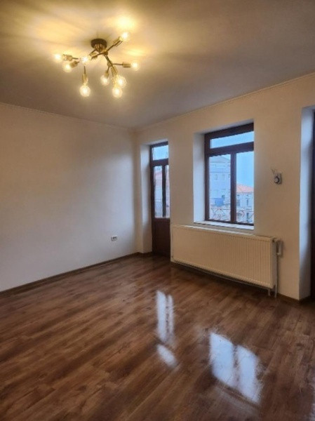 Piata Ovidiu - Centrul Vechi, spatiu IDEAL BIROURI, renovat 2025