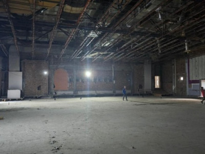 Dacia, spatiu comercial 800 mp., ideal de personalizat !