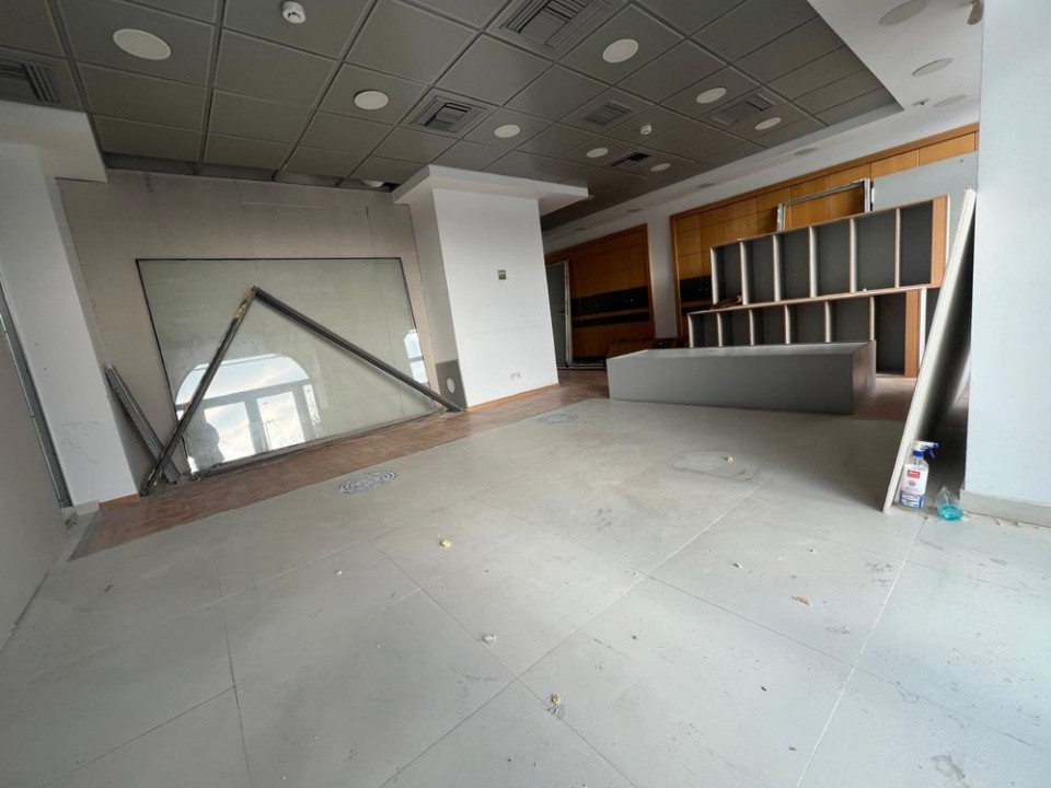 Delfinariu, spatiu comercial 90 mp.