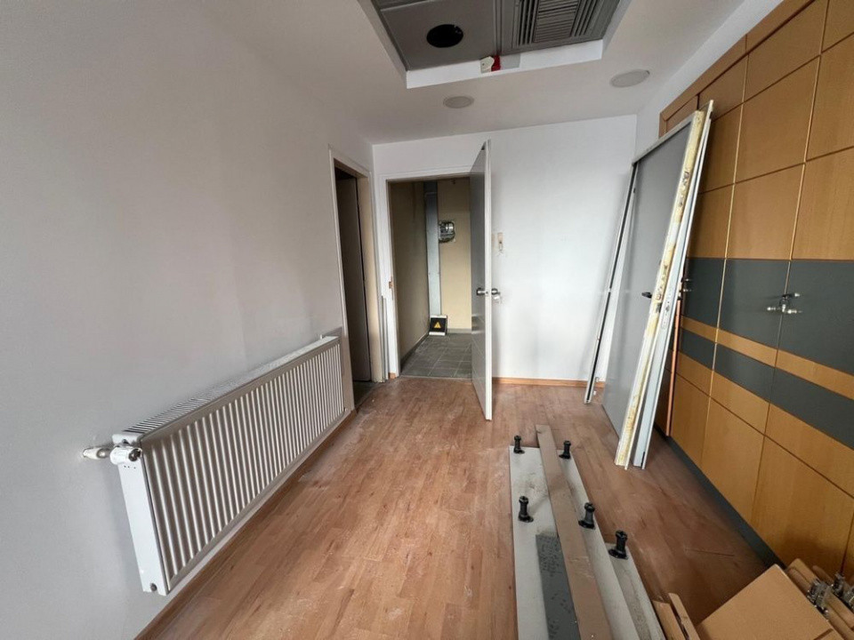 Delfinariu, spatiu comercial 90 mp.