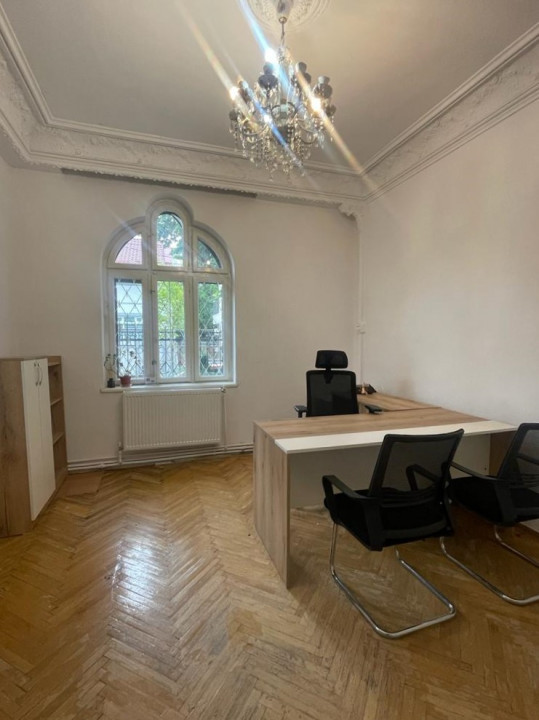 Tomis II , casa IDEAL BIROURI, 3 camere, curte proprie 100 mp.