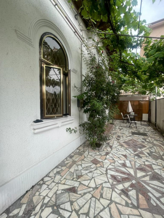 Tomis II , casa IDEAL BIROURI, 3 camere, curte proprie 100 mp.