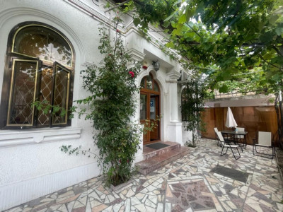 Tomis II , casa IDEAL BIROURI, 3 camere, curte proprie 100 mp.