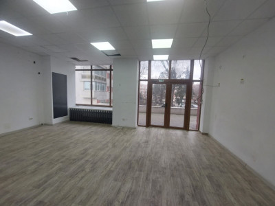 Casa de Cultura, trafic intens, spatiu comercial  106 mp., rampa