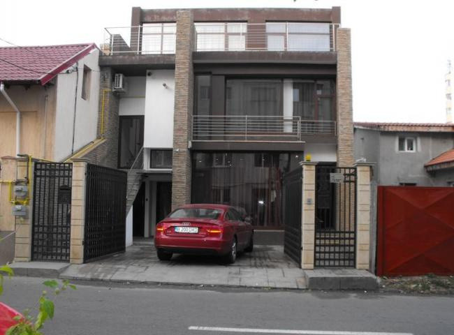 Gara, spatiu comercial D+P, 135 mp. + curte 45 mp., MOBILAT