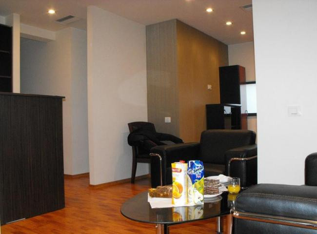 Gara, spatiu comercial D+P, 135 mp. + curte 45 mp., MOBILAT