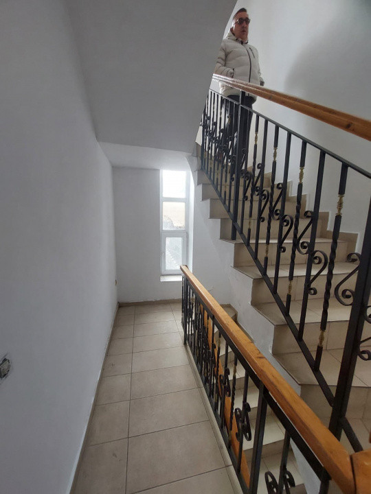 Ultracentral - cladire comercială  de închiriat – S+P+2+M –