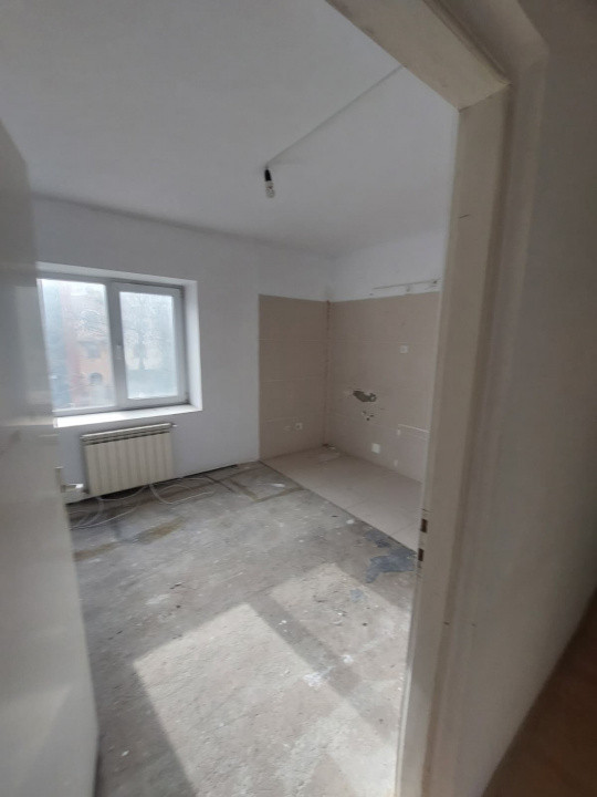 Ultracentral - cladire comercială  de închiriat – S+P+2+M –