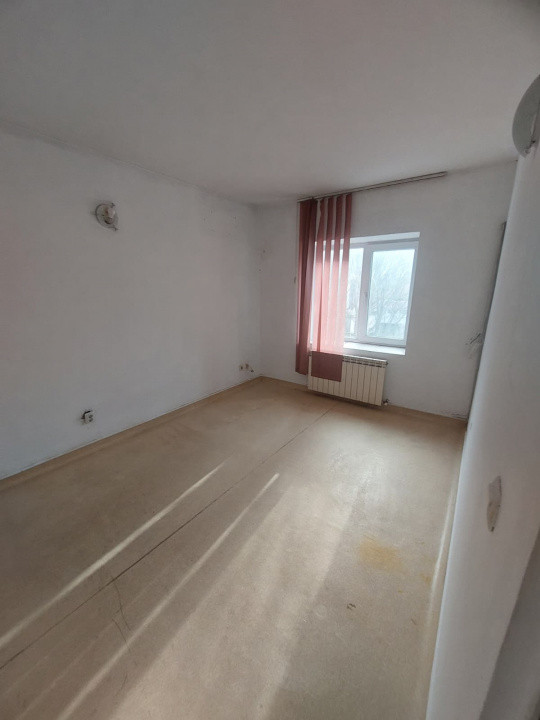 Ultracentral - cladire comercială  de închiriat – S+P+2+M –