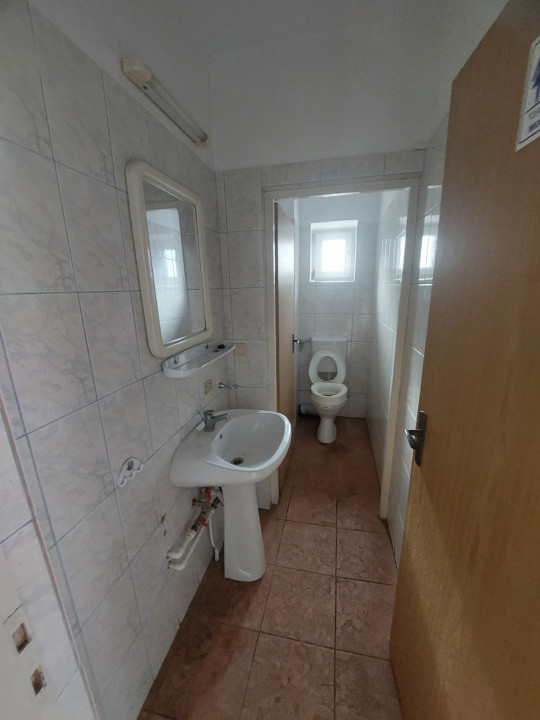 Ultracentral - cladire comercială  de închiriat – S+P+2+M –