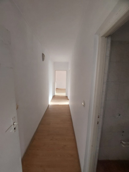 Ultracentral - cladire comercială  de închiriat – S+P+2+M –