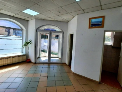 Ultracentral - cladire comercială  de închiriat – S+P+2+M –