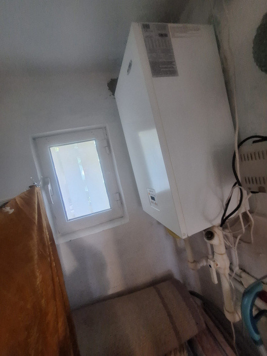 Km. 5 - Viile Noi, casa 4 camere, libera, pe colt