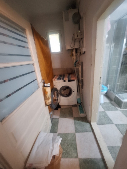 Km. 5 - Viile Noi, casa 4 camere, libera, pe colt