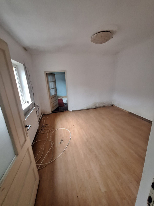 Km. 5 - Viile Noi, casa 4 camere, libera, pe colt