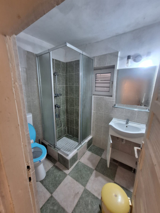 Km. 5 - Viile Noi, casa 4 camere, libera, pe colt