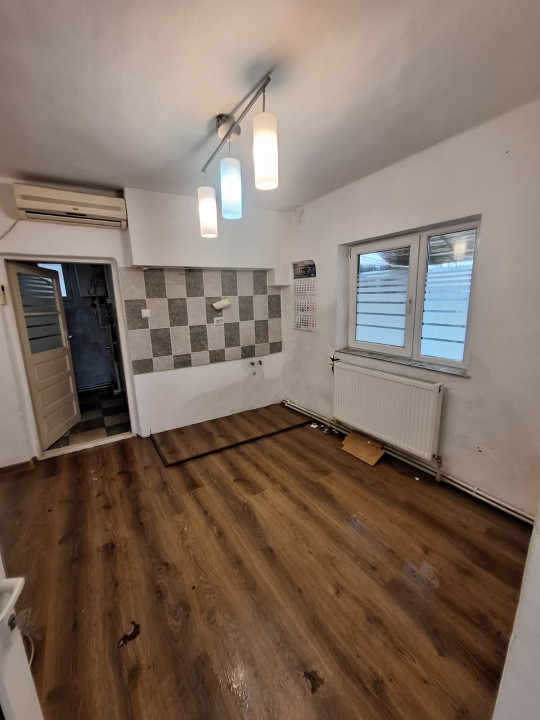 Km. 5 - Viile Noi, casa 4 camere, libera, pe colt