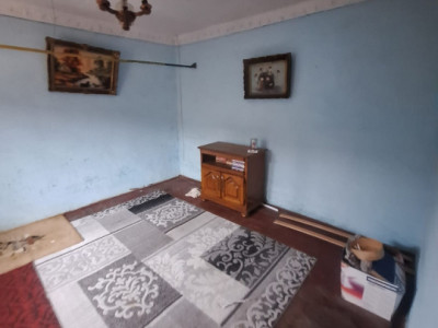 Km. 5 - Viile Noi, casa 4 camere, libera, pe colt