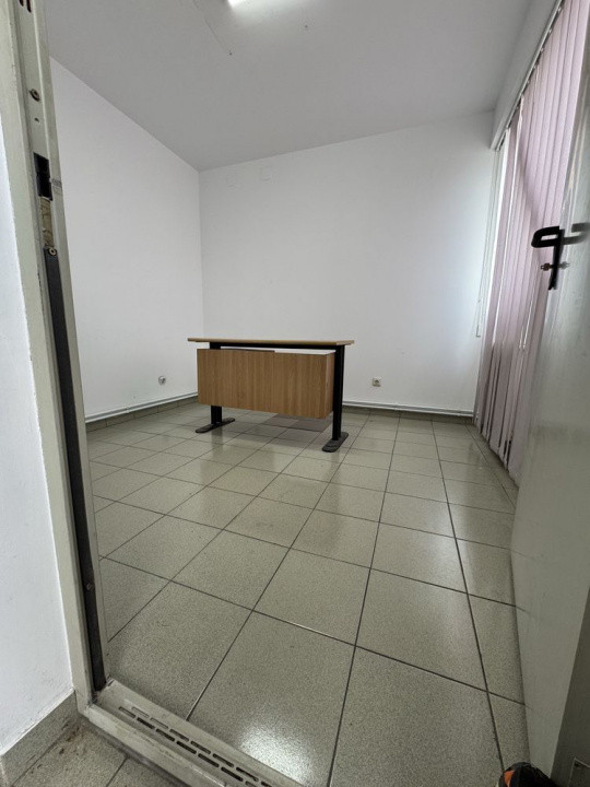 Ovidiu - Birouri 120mp. +garaj 60 mp.+ platformă betonată 2500 mp.